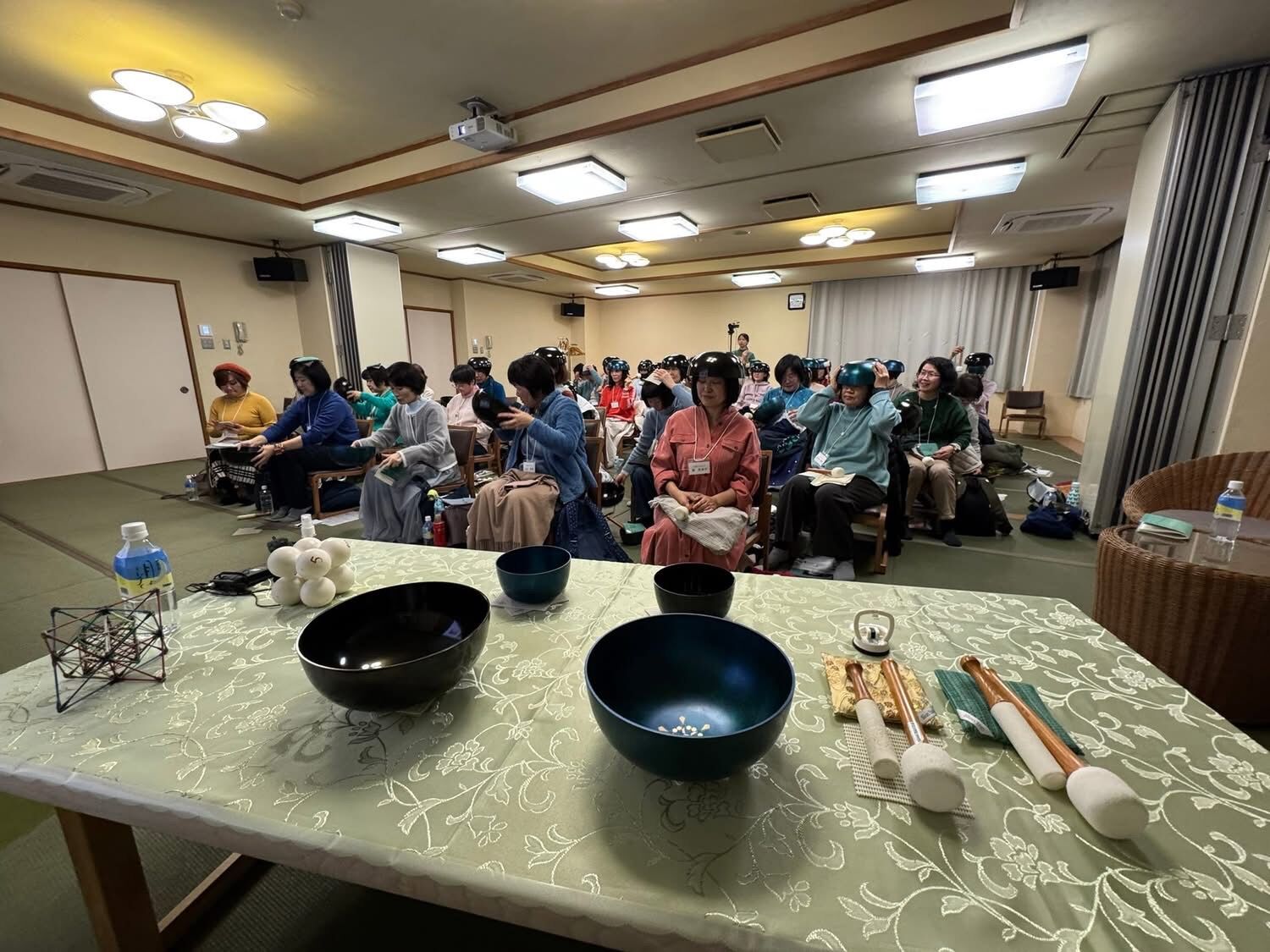 ゆの里で出会った「水と音と光」──シンギング・リン リトリートに参加して